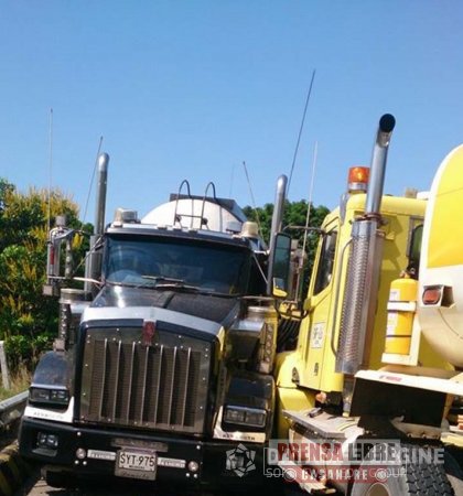 CARROTANQUES PETROLEROS SIGUEN HACIÉNDOLE CONEJO A RESTRICCIÓN Y GENERANDO ACCIDENTES