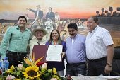 Trabajo de la diputada Elizabeth Cutha en la lucha contra la drogadicción fue reconocido en la Asamblea