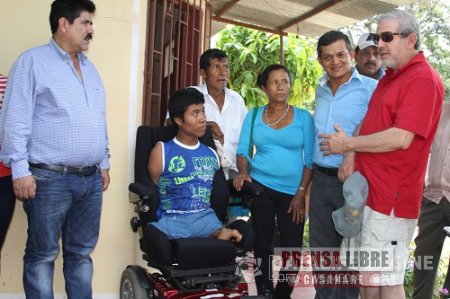 Gobernador de Casanare donó un mes de su salario para comprar una vivienda a un discapacitado