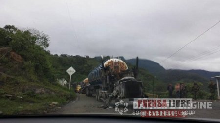 ELN incineró tres vehículos en la vía del Cusiana