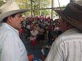 100 viviendas nuevas,  construcción del alcantarillado y mantenimiento de vías veredales anunció el Gobernador en La Chaparrera