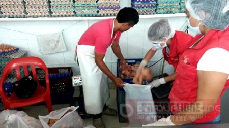 En Yopal fueron decomisados en un supermercado 243 kilos de pollo en canal por encontrarse en mal estado