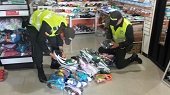 Por falsedad marcaria policía incautó más de 20 millones de pesos en tenis y ropa 