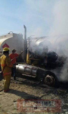 Incendio consumió un carrotanque en Barranca de Upía