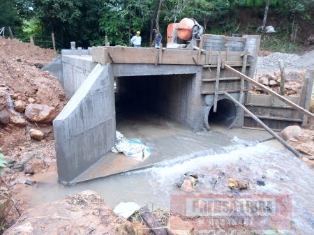 Obras de drenaje y protección vial en sectores rurales de Yopal 
