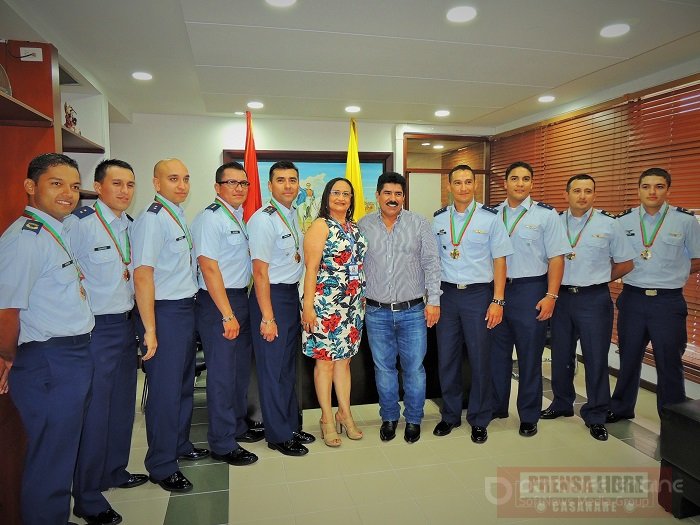 Condecorados miembros de la Fuerza Aérea por apoyo a emergencia invernal en Casanare