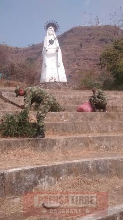 Soldados de la Brigada XVI realizaron jornada de embellecimiento al monumento de la Virgen de Manare