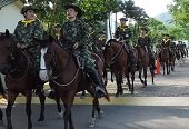 Iniciaron patrullajes del primer pelotón montado femenino del Ejército Nacional 