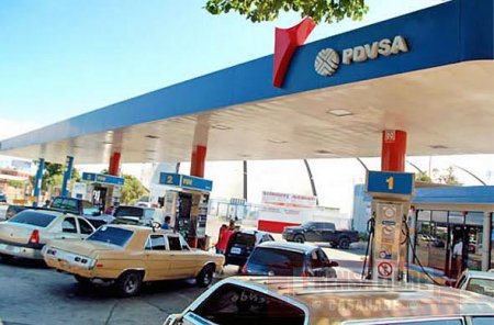 Venezuela venderá gasolina a precios internacionales en la frontera con Colombia