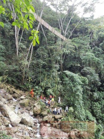 Colapso de puente colgante en zona rural de Villavicencio dejó once muertos y 13 heridos