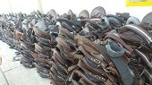 Gobernación entregó 245 sillas a la caballería de la Brigada 16