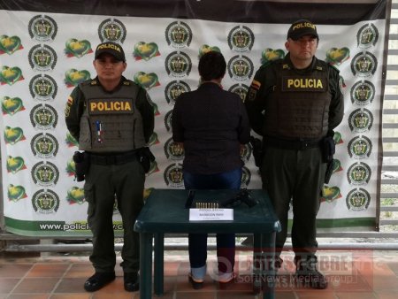 Capturada en Monterrey mujer que ingresó arma a despachos judiciales