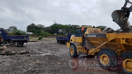Más maquinaria reforzará labores en sector socavado por el río Cravo Sur en Yopal