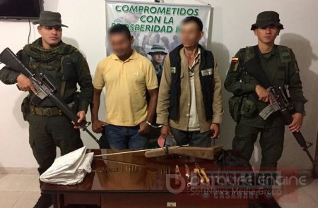 Escuadrón móvil de carabineros capturó en Morichal a 2 hombres que portaban arma de fuego ilegal