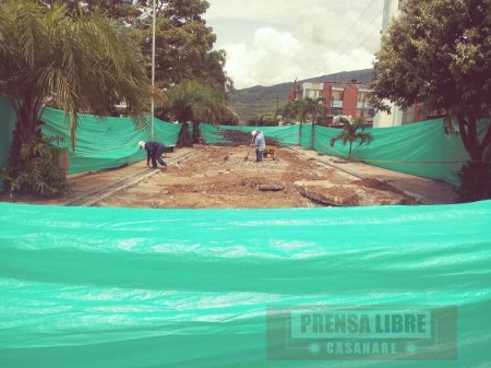 Cuestionan nueva remodelación del parque principal de Aguazul