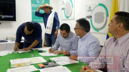 Dos candidatos a la Cámara inscribió el Centro Democrático Jairo Cristancho y Fabián Gutiérrez 