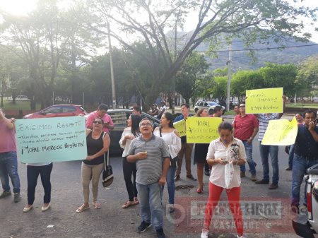 Ciudadanos realizan hoy un plantón exigiendo renuncia de la Gerente de CEIBA EICE
