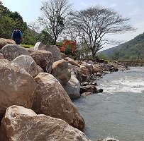 Obra de protección en el río Cravo Sur para evitar socavación de la vía hacia el corregimiento El Morro