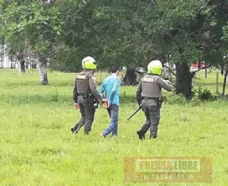 Invasores del predio corinto enlazaron a un Policía y lo arrastraron varios metros