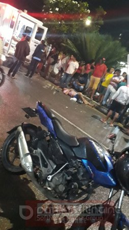 Motociclistas arrollaron a un hombre dejándolo abandonado luego del accidente
