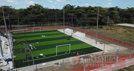 Cancha de fútbol sintética estrena San Luís de Palenque