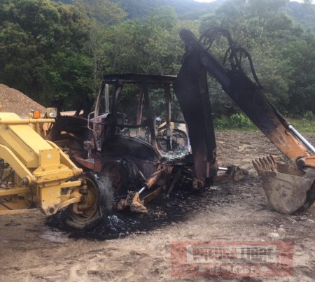 Al ELN atribuyen la quema de maquinaria pesada en Pajarito