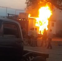 Incendio en parqueadero en la vía a Morichal