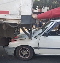 Vehículos de carga involucrados en accidente de tránsito en la calle 30 de Yopal
