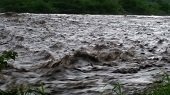 Lluvias alargan 8 días más reparación de la tubería del gasoducto averiado en el río Cravo Sur