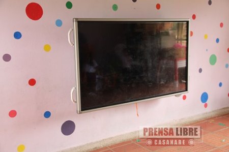 Pizarras electrónicas entregó Alcaldía de Aguazul a Centros de Desarrollo Infantil