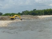 Obras de canalización de los cauces que alimentan brazos Barbasco y Palomero del río Cravo Sur