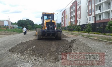 Mantenimiento a vías internas de barrios de Yopal realiza Secretaria de Obras