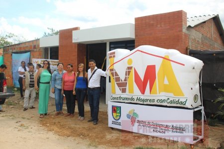 Alcalde de Aguazul entregó viviendas de interés social