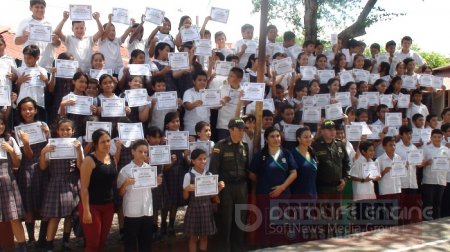 Estudiantes del colegio Antonio Nariño se capacitaron  para resistir el uso y abuso de las drogas y la violencia