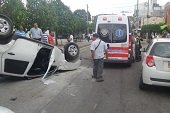 Vehículo se volcó en pleno centro de Yopal