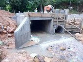 Obras de drenaje y protección vial en sectores rurales de Yopal 