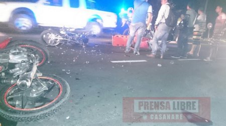 Dos motociclistas heridos en accidente en Aguazul