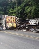 Camión cervecero se accidentó en la vía del Cusiana