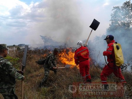 Militares del Batallón Ramón Nonato Pérez apoyaron extinción de incendio en Maní 