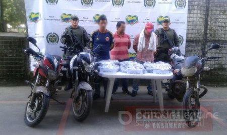 51 kilos de base de coca eran transportados camuflados en las llantas de tres motocicletas