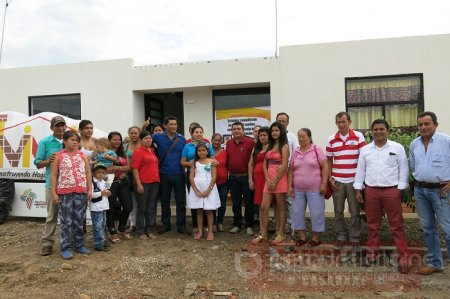20 familias recibieron vivienda En Aguazul 
