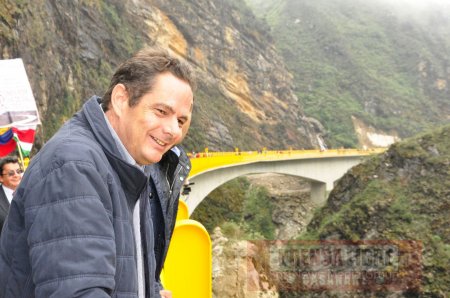 Vargas Lleras  anunció que la doble calzada Bogotá-Tunja pasará por el Puente de Boyacá y estará lista antes de culminar este año