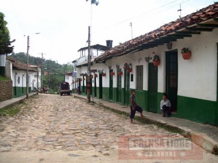 En piedra laja se recuperan vías de Támara