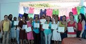 Con recursos de regalías se graduaron en confección y costura 16 mujeres nunchianas 