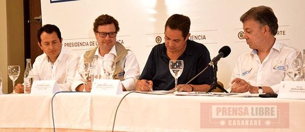 Santos y Vargas Lleras firmaron en Villavicencio contrato Autopista Villavicencio &#8211; Yopal 