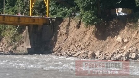 Estudios para evaluar posibles daños en el puente La Cabuya en el río Cravo Sur