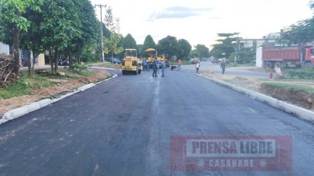 Avanza programa de pavimentación por administración directa en calles de Yopal