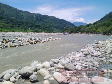 Avanzan trabajos sobre el lecho del río Cravo Sur en el sector del Parque La Iguana en Yopal