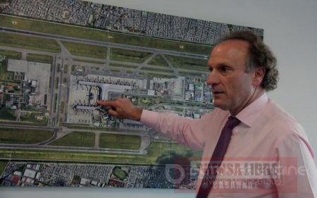 Director de la Aerocivil inspeccionó obras del aeropuerto el Alcaraván