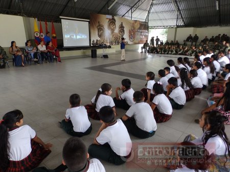 Ejército Nacional recibió reconocimiento del colegio Alianza Pedagógica  